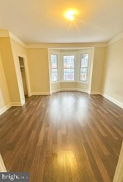 1st image of 605 W Princess St