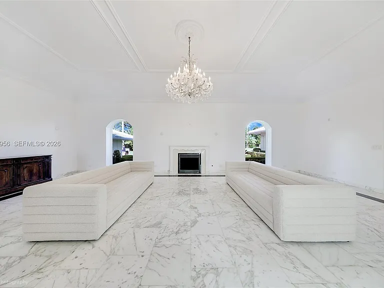 55 La Gorce Cir — Photo 8