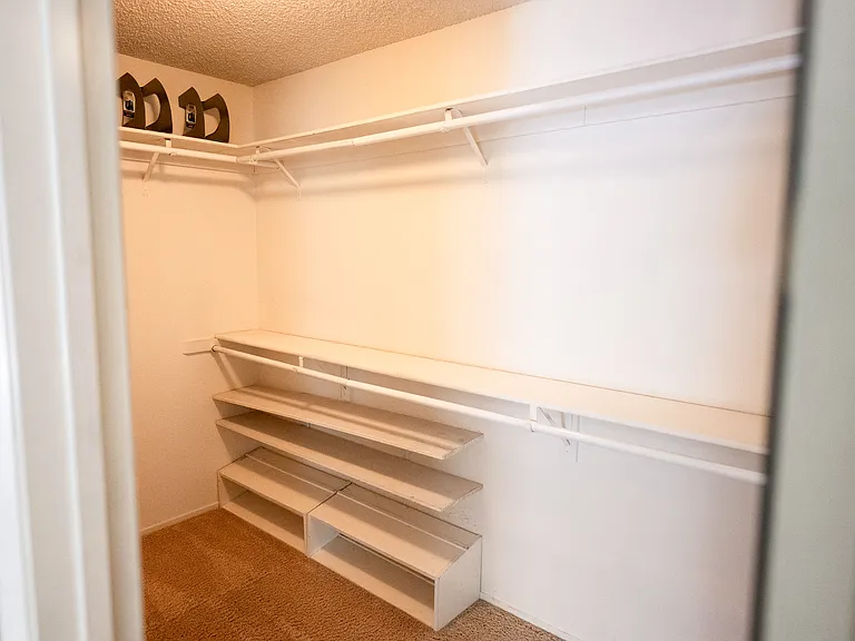 4433 Live Oak Dr — Photo 32