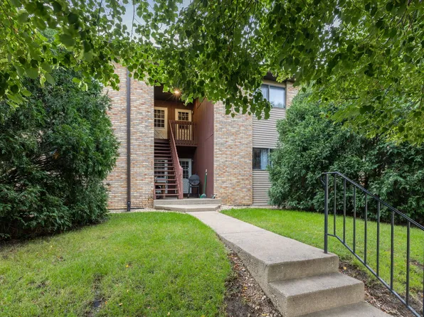 720 Sundown Rd APT F, South Elgin, IL 60177