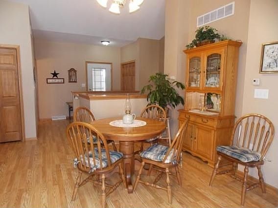 5th image of 3844 Creekside Dr