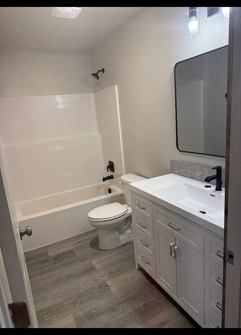 3 bed, 1088 sqft, $2,000 — Photo 4