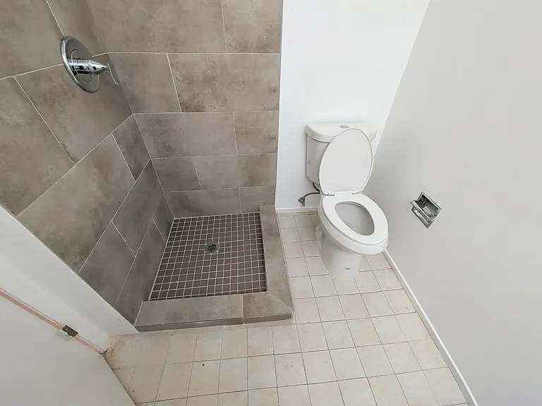415 Montana Ave — Photo 13