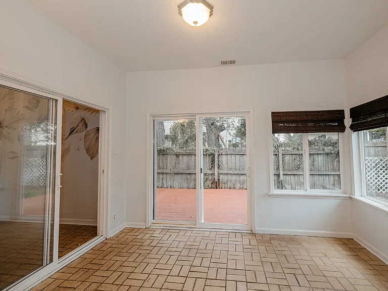 218 Lytham Ct — Photo 11
