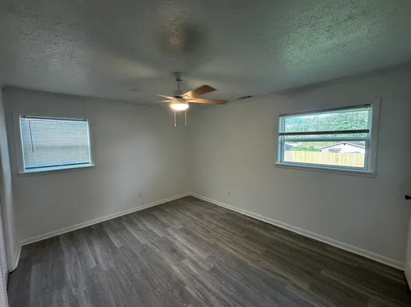 29 Fisher Ave, Clayton, GA 30525