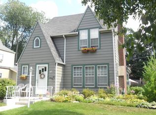 327 Hamilton Ave, Elgin, IL 60123