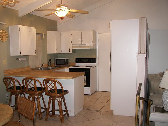 3rd image of 459 SE Lamon Ln