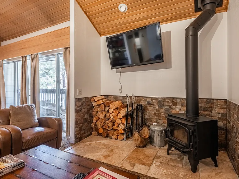 2289 Sierra Nevada Rd #K11 — Photo 2