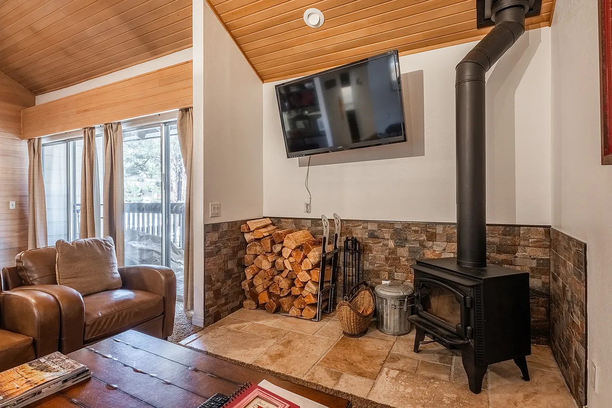 Building Photo - 2289 Sierra Nevada Rd #K11
