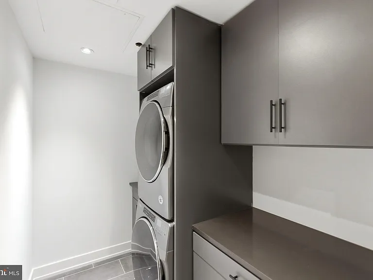 2110 Walnut St #301 — Photo 25
