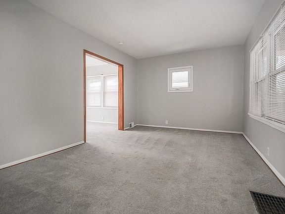 3rd image of 4915 E 84th St