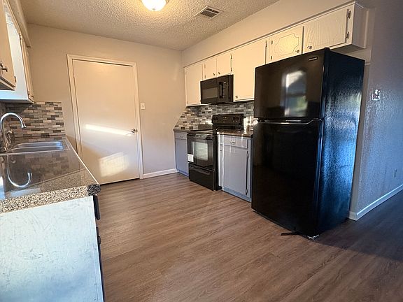 5th image of 317 Applewood Ln