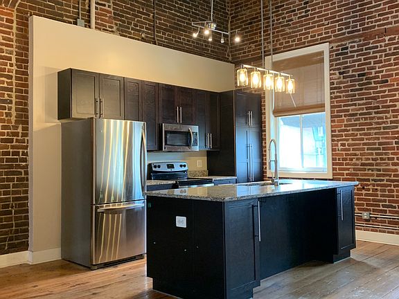 2nd image of 311 William St