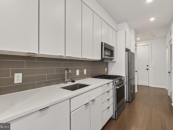 5th image of 300 8th St NE Unit 209
