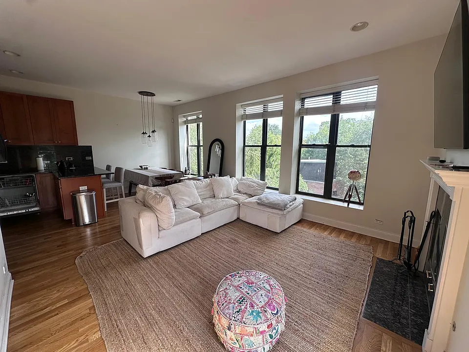 1728 N Wilmot Ave #3E