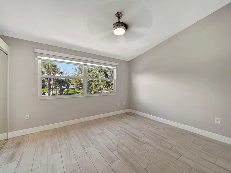 1012 E Jeffery St — Photo 29