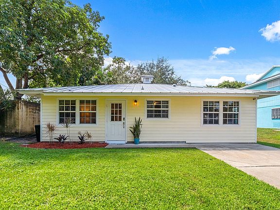 3rd image of 604 SW 11th Court