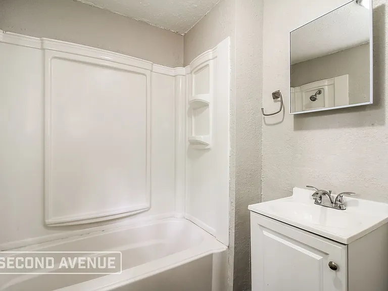 1522 W 22nd St — Photo 13