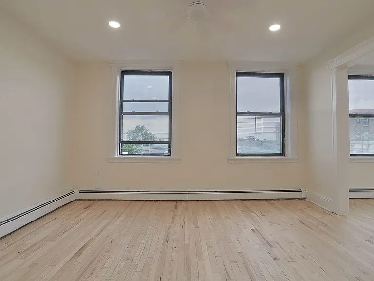327 8th St #7 — Photo 9