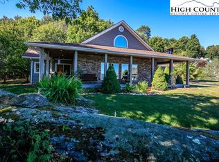 559 Banner Grande Ln, Banner Elk, NC 28604