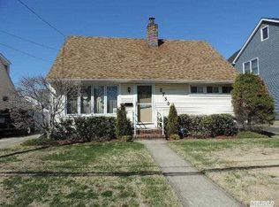 2750 Beach Dr, Merrick, NY 11566