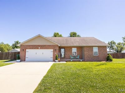 636 Hailie St, Saint Libory, IL, 62282