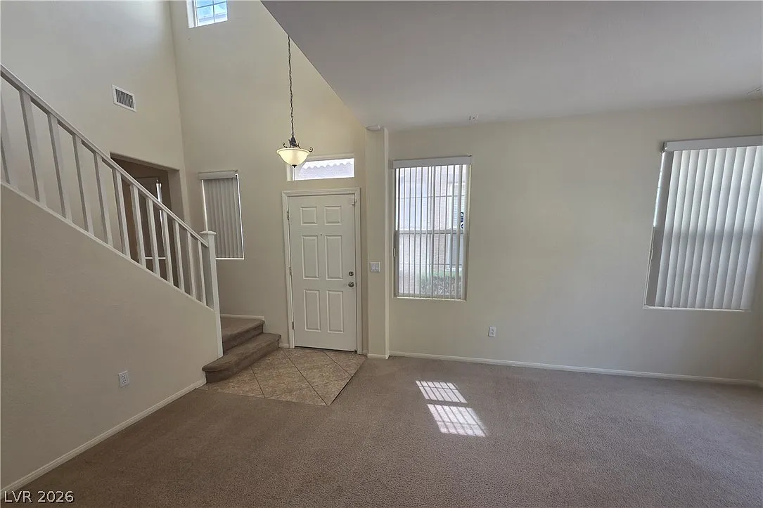3 bed, 2.5 bath, 1605 sqft, $1,870 — Photo 2