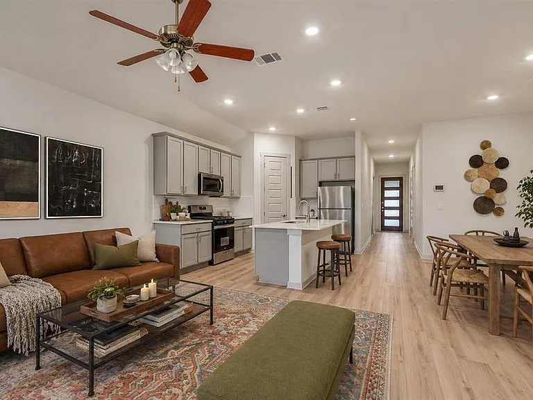 2244 Alamar Walk — Photo 4