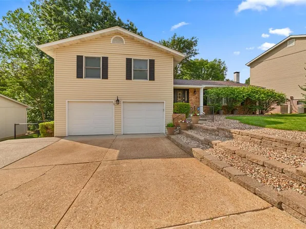 1008 Picardy Ln, Saint Charles, MO 63301