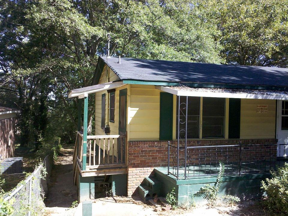 2nd image of 613 Snelson St