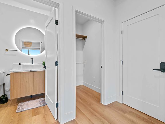 3rd image of 3917 Inglewood Blvd #1E