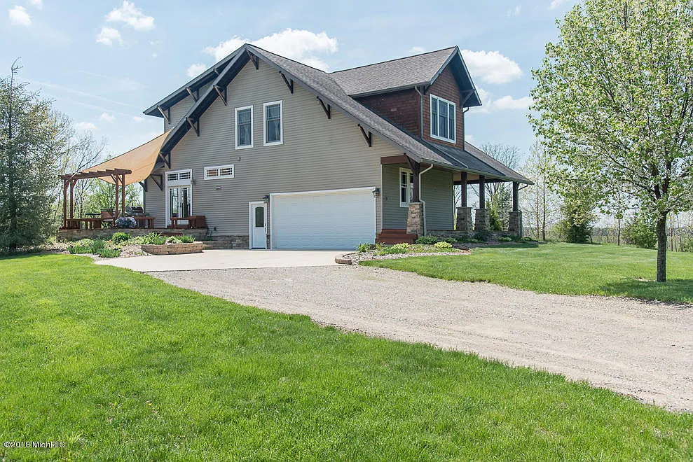 18362 W Dr N photo 1
