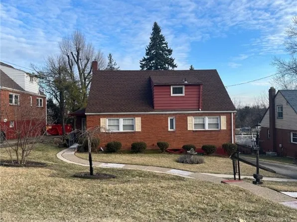 5 Barton Dr, Pittsburgh, PA 15221
