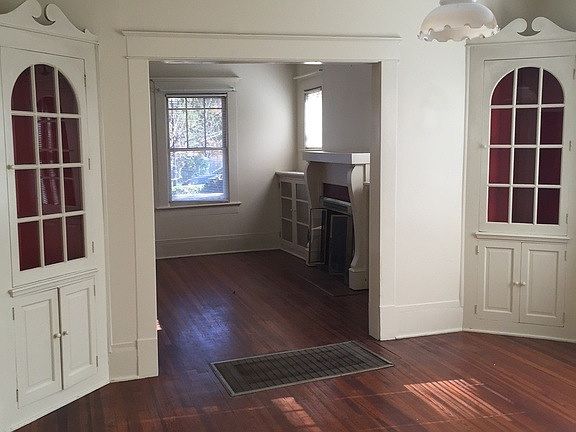 4th image of 314 Jackson St