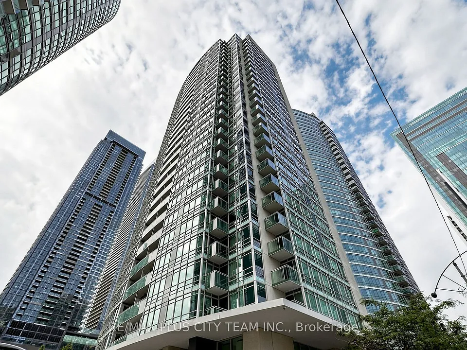 381 Front St W #3011