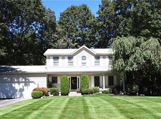 76 Fox Ridge Dr, Cranston, RI 02921