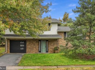 208 Swarthmore Dr, Lititz, PA 17543