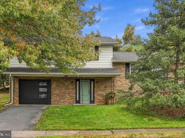 208 Swarthmore Dr, Lititz, PA 17543