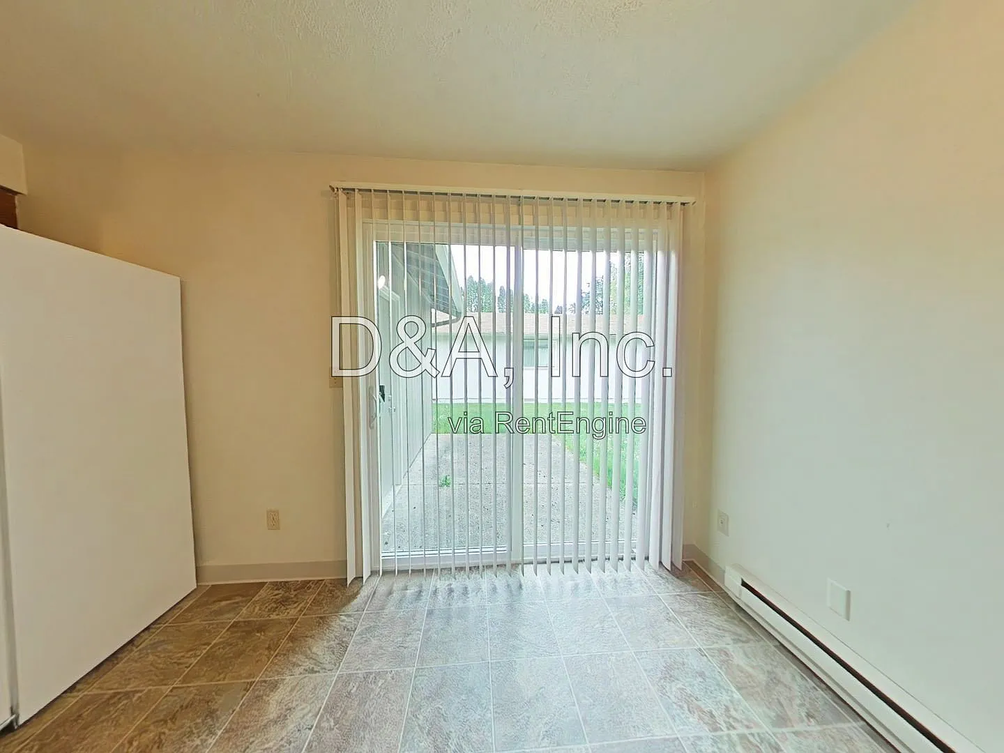 3 bed, 1.0 bath, 1056 sqft, $2,295 — Photo 4