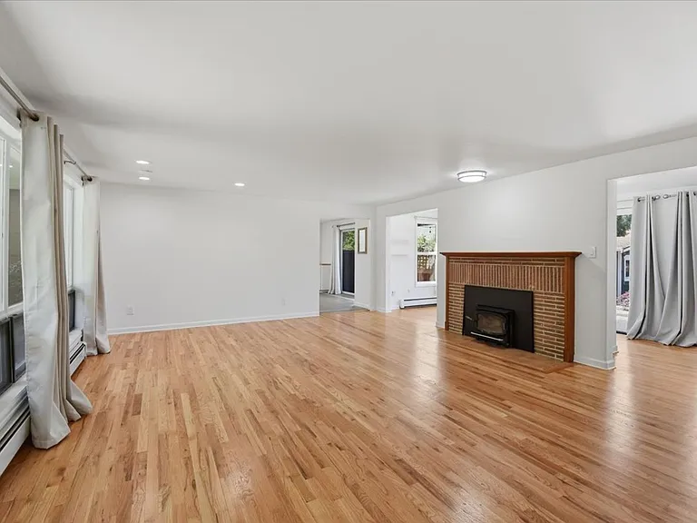 15551 Greenwood Ave N — Photo 2