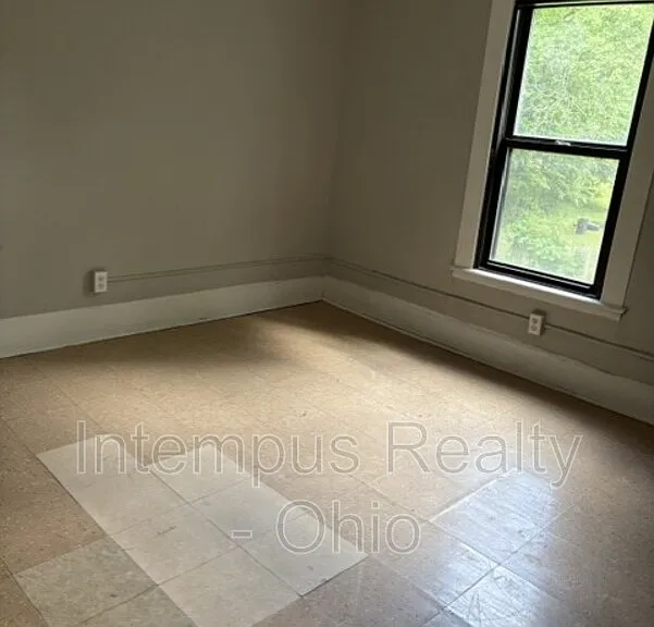 915 Lakewood Ave — Photo 8