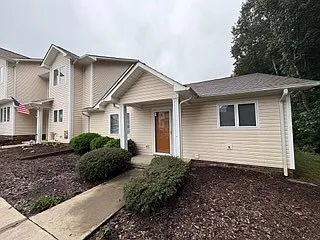 2 bed, 1.5 bath, 1026 sqft, $1,200 — Photo 3