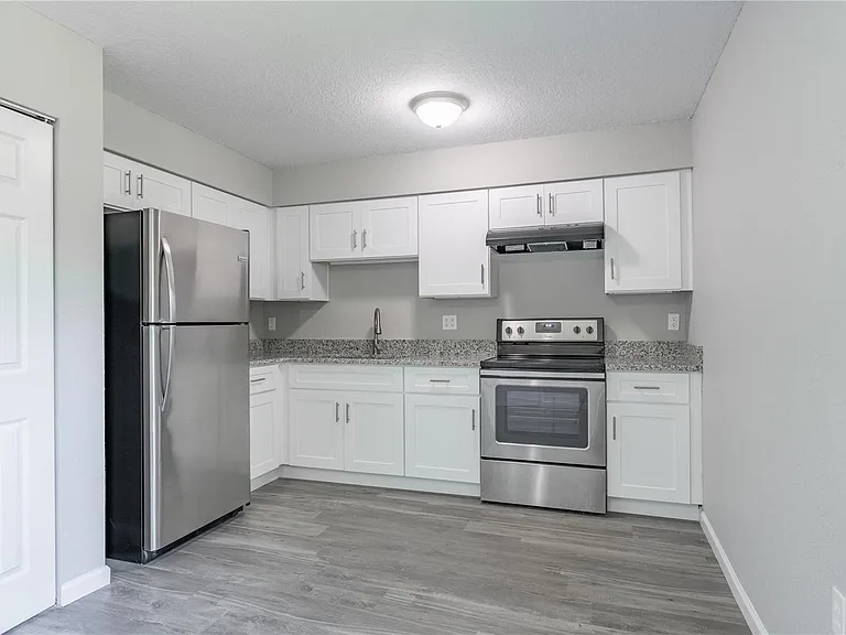 913 April Hills Blvd — Photo 1