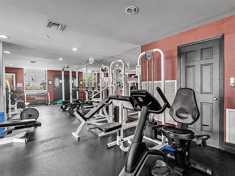 520 SE 5th Ave #1707 — Photo 31