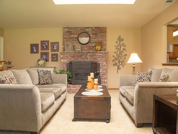 5th image of 8356 Carmencita Ave