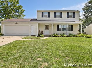 1312 Worcester Dr NE, Grand Rapids, MI 49505