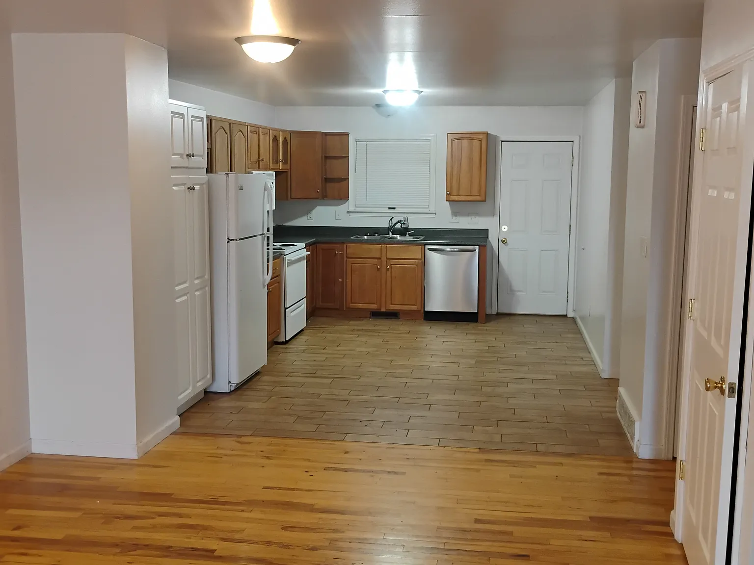 3 bed, 1008 sqft, $1,600 — Photo 3