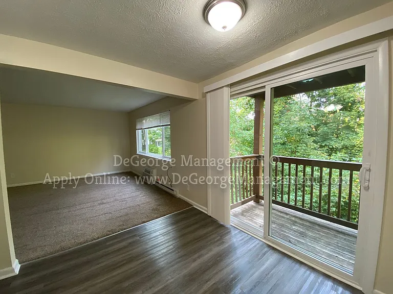 Woodside Court Apartments — Photo 19