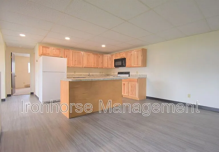 801 W Villard St #30 — Photo 5