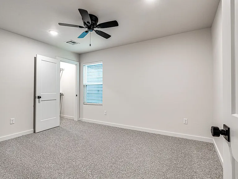612 W 2nd St #100 — Photo 38